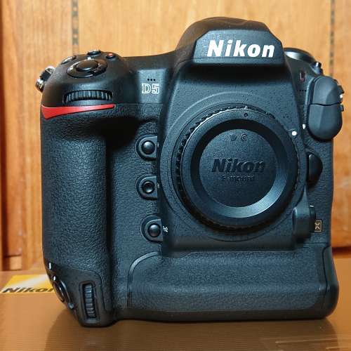 Nikon D5 - 99% 新