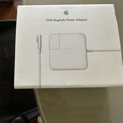 Apple 45w MagSafe power adaptor + MagSafe 2 converter
