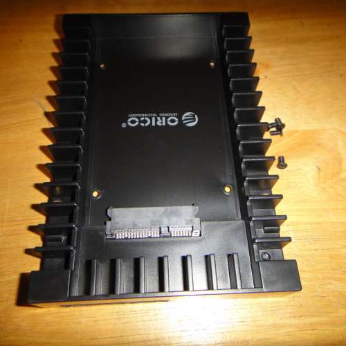 ORICO 2.5 SSD SATA 轉 3.5 硬碟轉接器 內部硬碟槽轉換器安裝支架托盤