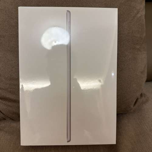 iPad第9代 64G WiFi版本，全新未開封，$2350/1年保養（不議價） **抽獎禮品，是行...