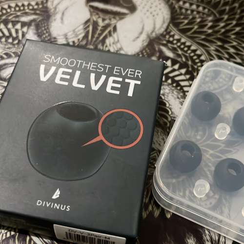 全新 Velvet 耳膠 M