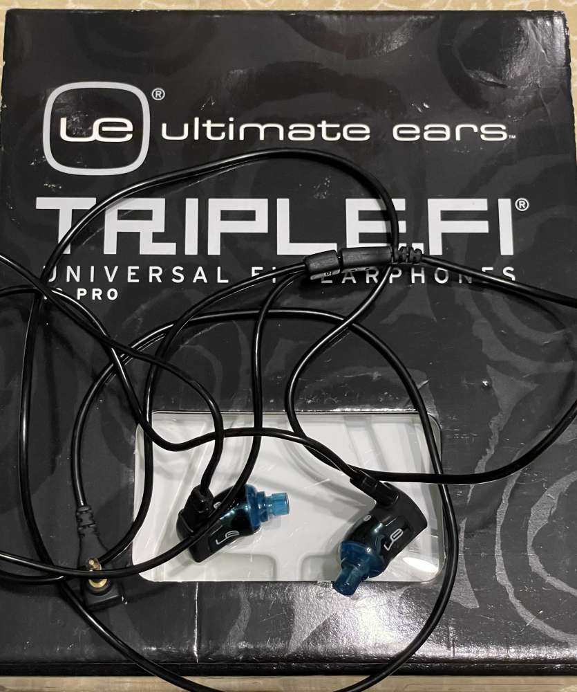 Ultimate Ears TRIPLE.FI 10（TF10)(極美品) Ultimate Ears TRIPLE.FI 10（TF10)(極美品) Amazon.co.jp
