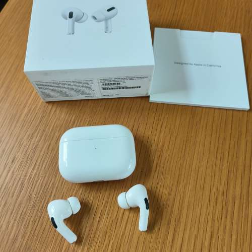 Apple airpods pro with magsafe chargeing case