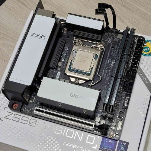 Gigabyte Z590i Vision D 主機板連機箱