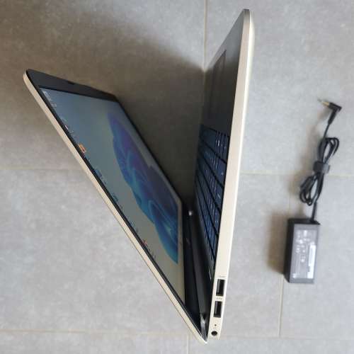 新淨HP 15吋 i5-1035G1 8GB Ram 256GB M.2 SSD Notebook Win 11