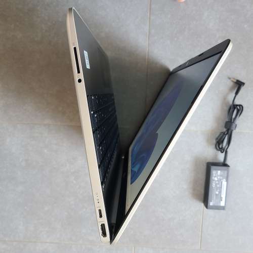 新淨HP 15吋 i5-1035G1 8GB Ram 256GB M.2 SSD Notebook Win 11