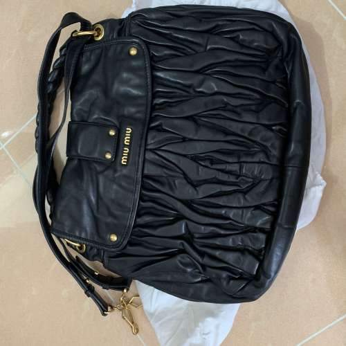 自家割愛 MiuMiu經典款式 (有單有保養咭）