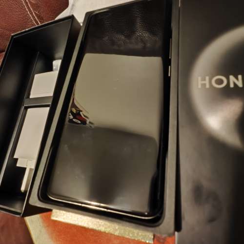 99新 3月19買 HONOR Magic4 Pro 流金色  8+256  5G 香港行貨全套