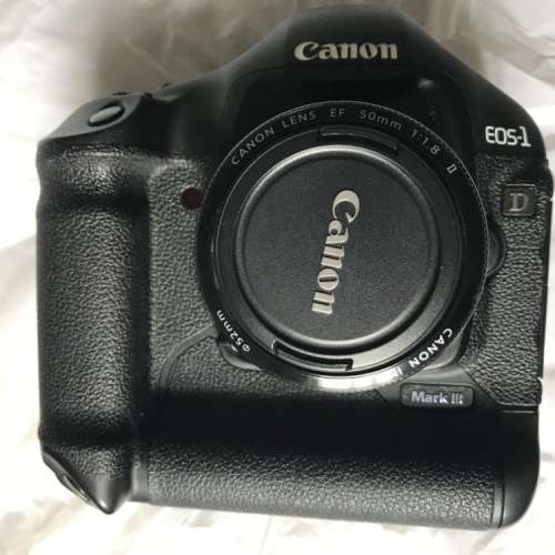 曾經一代機皇 (不喜慎入)。真正業餘用家，3 吋大芒 Canon 1D mark III (1D3)。90% ...