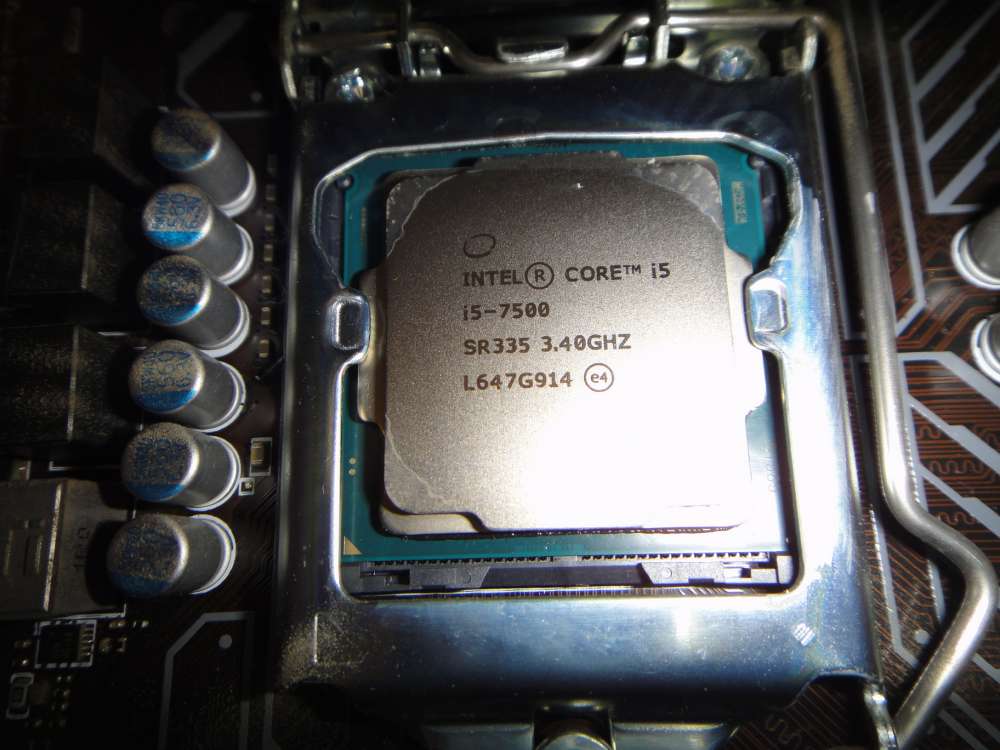 Intel® Core™ i5-7500 3.4GHz 處理器6M 快取記憶體Socket 1151