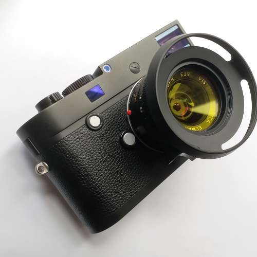 Leica M246 Monochrome w/ Leica EVF, 2 Battery, Leica strap, Half case, Thumbs up