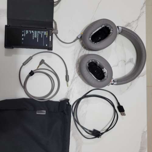 [出售] 二手Sony 1am2 耳機 及 Sony ZX300