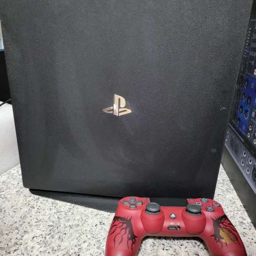 PS4 Pro 1TB + 雄火龍手掣