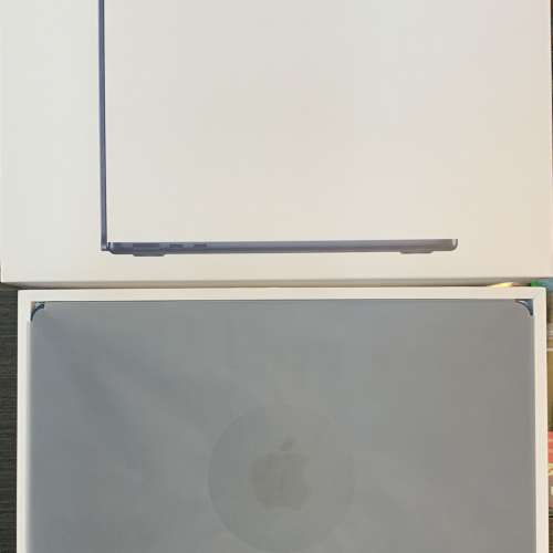 行貨 MacBook Air 2022年 M2 晶片 8+256GB 深藍色，全齊、買咗半年、完全無花、只...