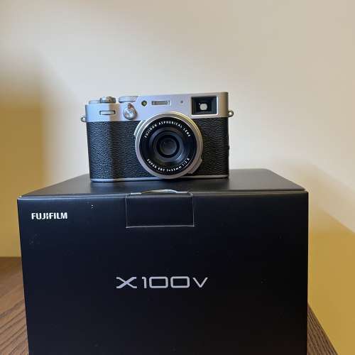 富士 銀色 Fujifilm X100V 相機 新淨 行貨