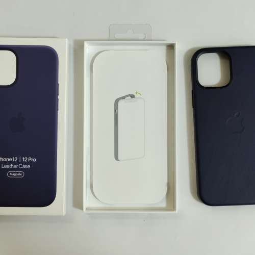 香港正版,99999%新,Apple iPhone 12 / 12 pro MagSafe 皮套 深紫色 deep violet le...