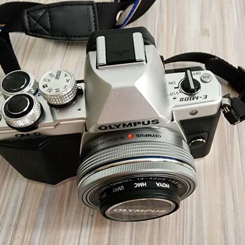 Olympus OM-D E-M10 Mark II 連 40mm - 150mm 鏡頭全套，8成新