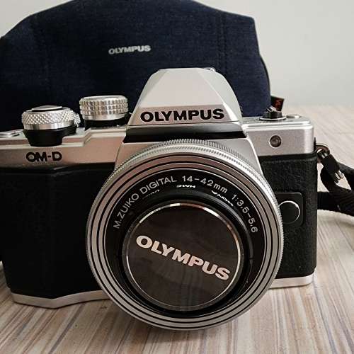 Olympus OM-D E-M10 Mark II 連 40mm - 150mm 鏡頭全套，8成新