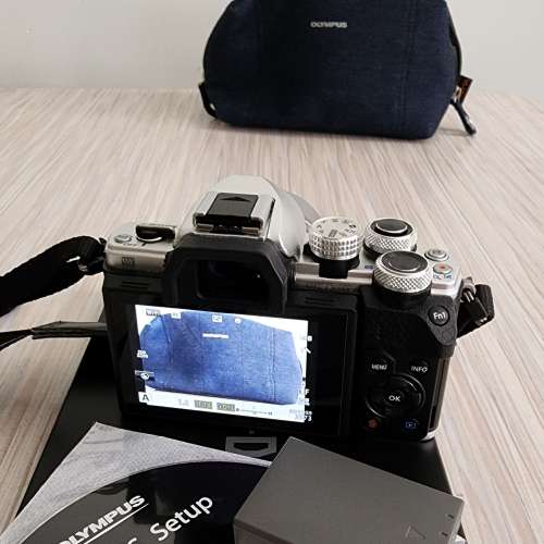 Olympus OM-D E-M10 Mark II 連 40mm - 150mm 鏡頭全套，8成新