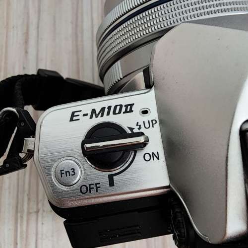 Olympus OM-D E-M10 Mark II 連 40mm - 150mm 鏡頭全套，8成新