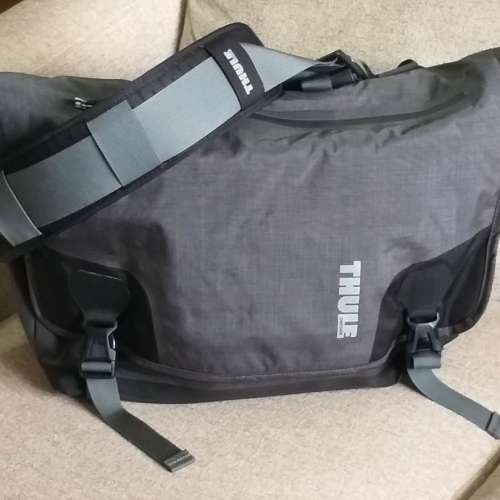THULE Perspektiv Messenger Bag DCFever
