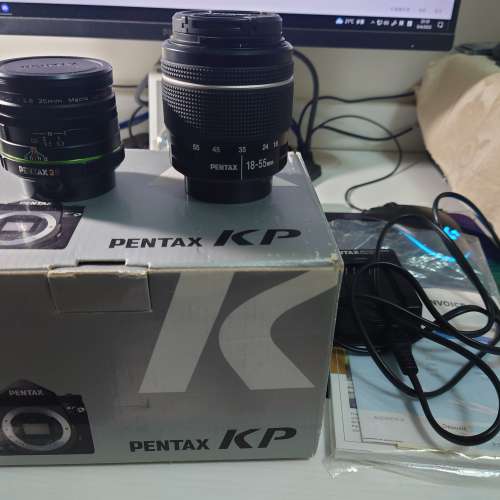 Pentax KP + DA 35mm F2.8 Macro + smc 18-55mm Lens kit