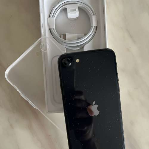 iPhone SE 3 黑色64g行貨又一城買99.9新冇花電池100少用保養至23年9月