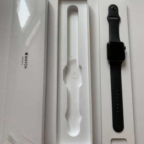 Apple Watch Series 3 Space Gray Aluminum 42mm.