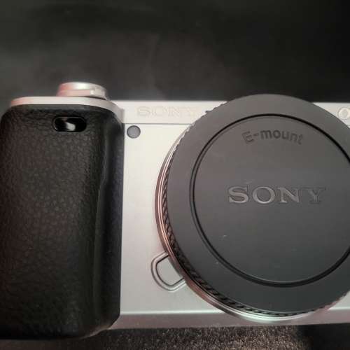 Sony a6400 (銀色)  + Smallrig L Bracket