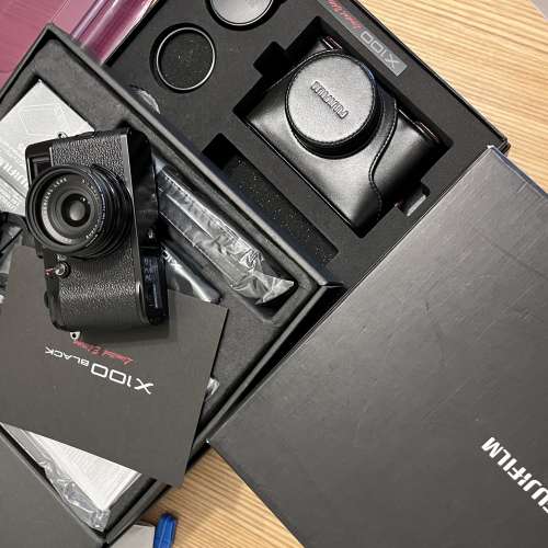 Fujifilm X100 Black (limited edition)