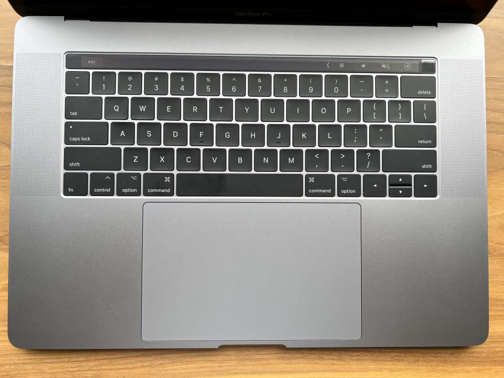 Macbook Pro 15 inch (2017) | 500gb | 16gb ram | 2.9 GHz - DCFever.com