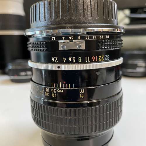 Nikkor Nikon AI 105mm 2.5 (對焦環緊)