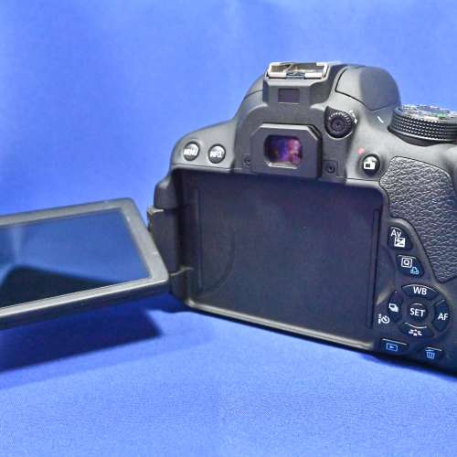 新淨 Canon 700D 輕巧機身 新手合用 自拍螢幕 另有鏡頭選配