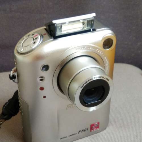 FUJIFILM FinePix F601 (Super CCD)