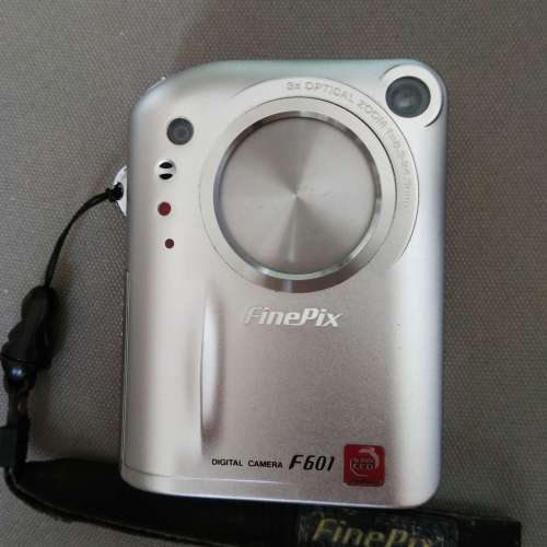 FUJIFILM FinePix F601 (Super CCD)