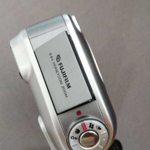 FUJIFILM FinePix F601 (Super CCD)