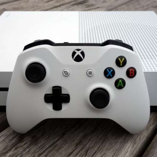 Xbox One S 2TB / Xbox One X 1TB