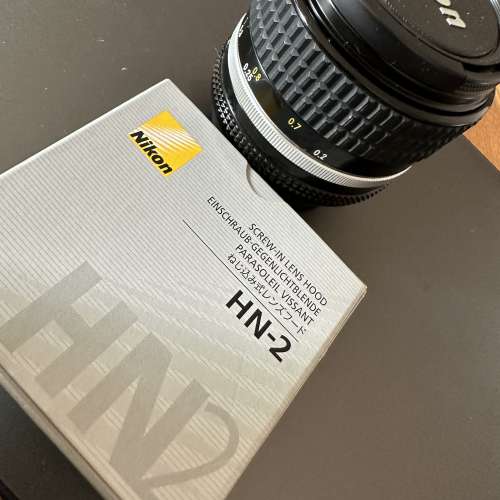 90% 九成新 Nikon 28mm f/2.8 AI-S FX (Nikon 手動鏡) + 全新 Nikon 原廠 HN-2 Hood