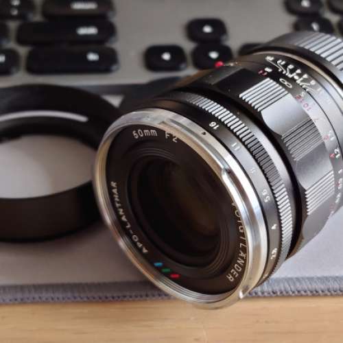 Voigtlander APO-Lanthar 50mm f/2 VM + LH-13 Hood