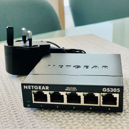 NETGEAR 5-Port Switch 千兆交換機 (GS305) |非管理型 |桌面或壁掛式安裝 | 即插即...