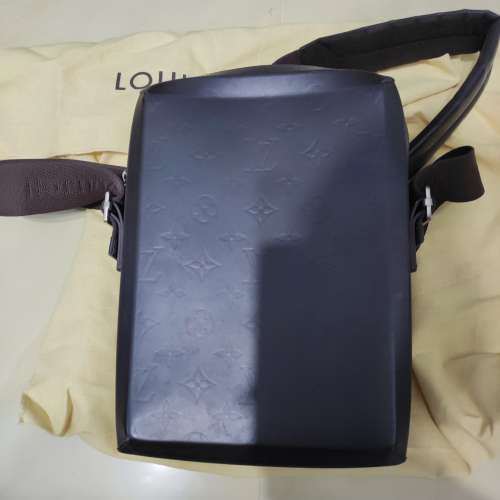 Louis Vuitton Leather Bag brown in Leather  LV-M46520