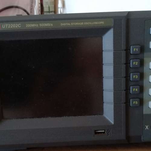 UNI-T UT2202C 200MHz 5.5" 示波器