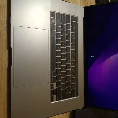 2019 MacBook Pro 16" i9 8 core 2.3Ghz 16Gb Ram