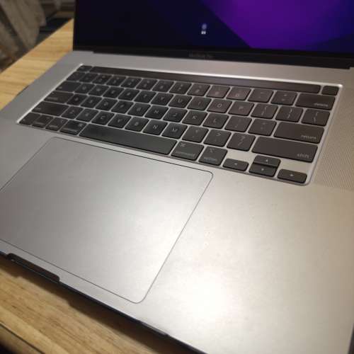 2019 MacBook Pro 16" i9 8 core 2.3Ghz 16Gb Ram