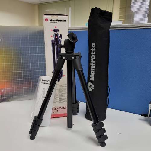 Manfrotto Compact Light Tripod