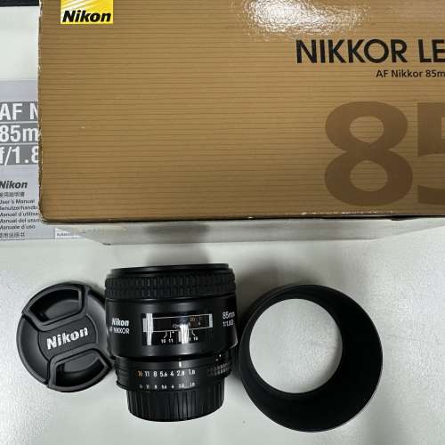 Nikon AF Nikkor 85mm f/1.8D 連 HN-23 hood