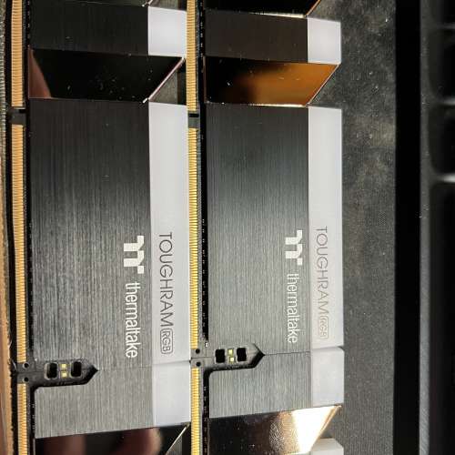thermaltake DDR4 4000 8 Gx4 終身保養