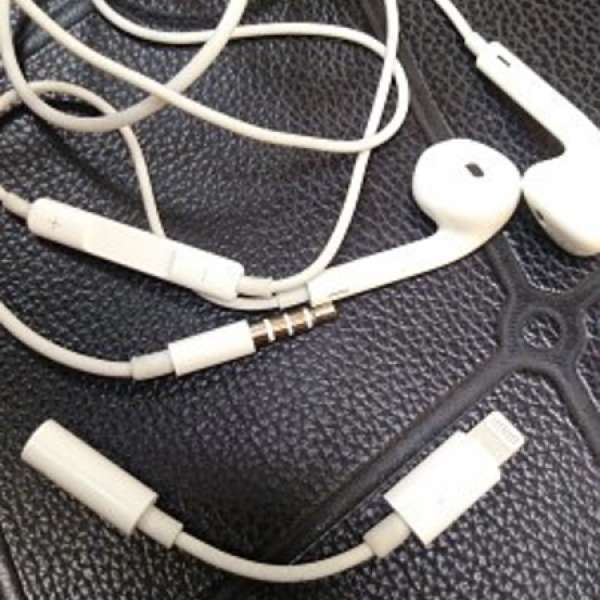 Apple iphone  Lightning 轉到3.5 毫米耳筒插口轉換器連正廠耳機一set