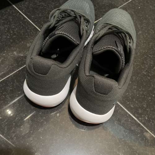 正貨 專門店買的 UA under armour 波鞋 買返黎無著過size eur  44.5