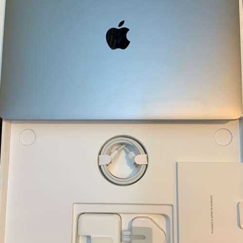 行貨 MacBook Air 2020 13吋 M1 8-core GPU 8+512GB，極新無花、少用，循環充電只有...